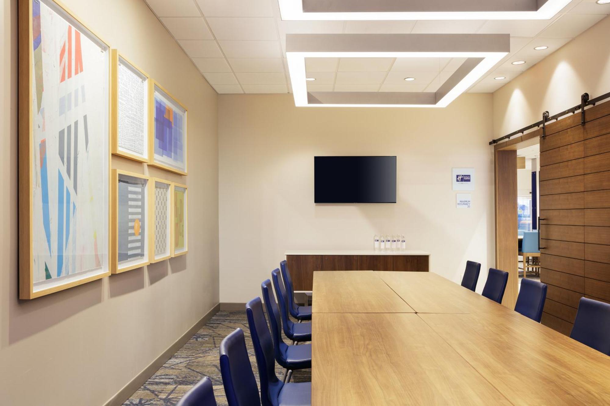 Holiday Inn Express Dallas Market Center By Ihg Экстерьер фото