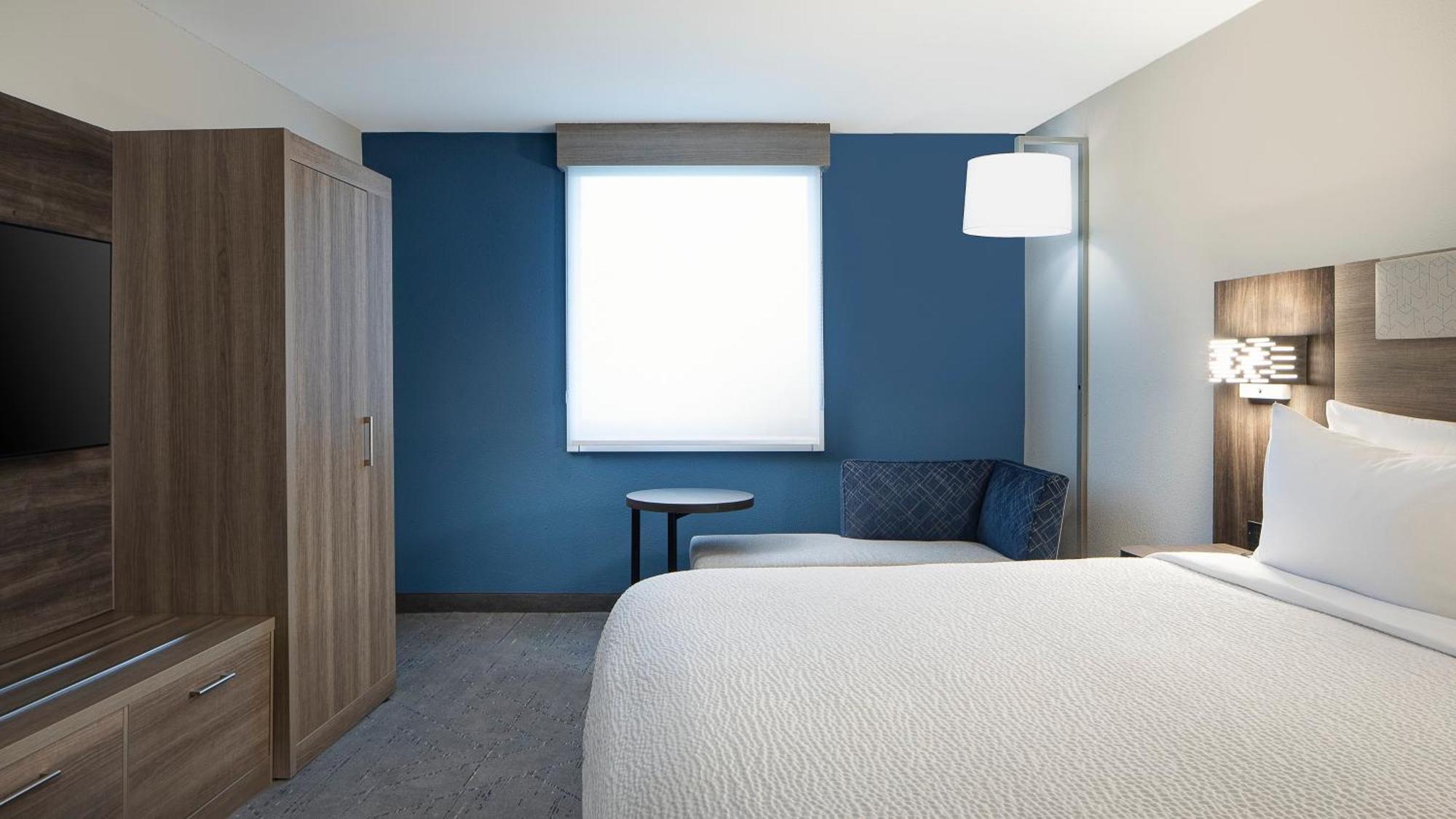 Holiday Inn Express Dallas Market Center By Ihg Экстерьер фото